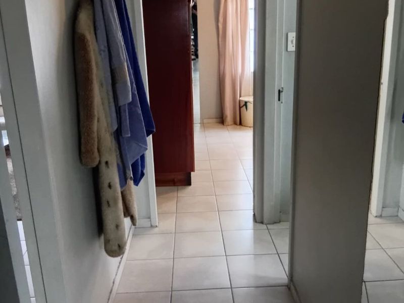 Apartment For Sale in Crown Gardens - Photo 5