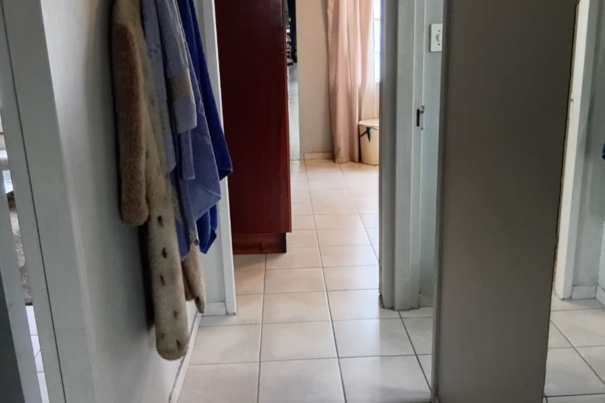 Apartment For Sale in Crown Gardens - Photo 5