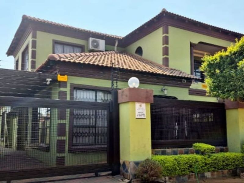 House For Sale in Soshanguve KK - Photo 2