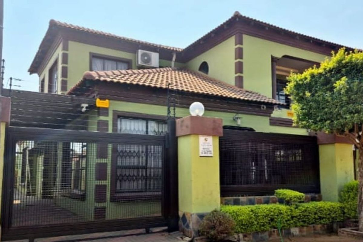 House For Sale in Soshanguve KK - Photo 2