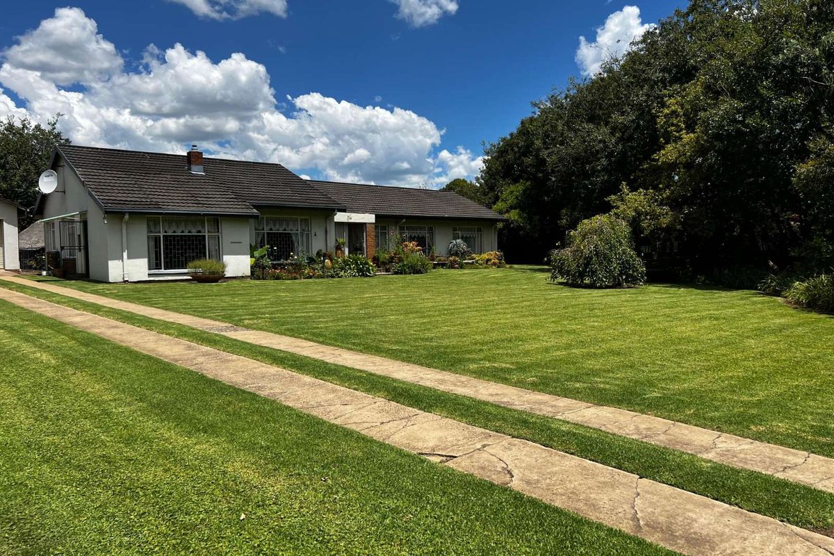 House For Sale in Volksrust Central - Photo 2