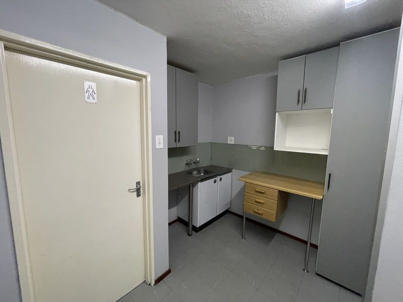 Industrial To Rent in Grand Central - Photo 8