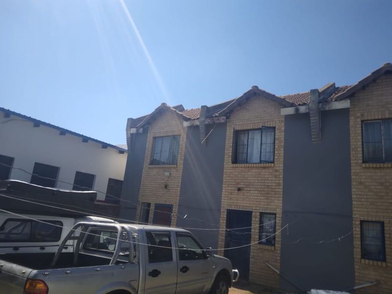 Apartment For Sale in Turffontein - Photo 2