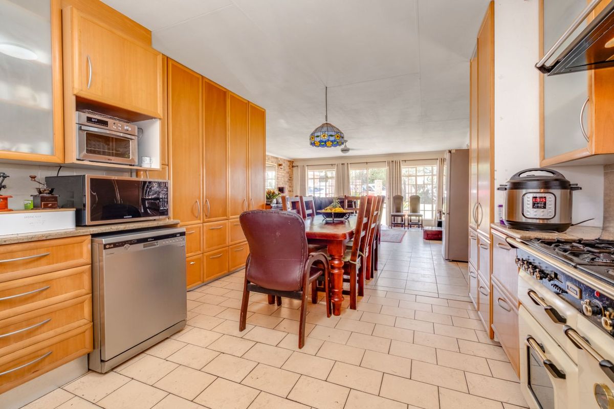 House For Sale in Florida - Photo 2