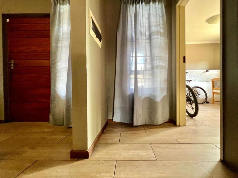 Townhouse For Sale in Ermelo Central - Photo 9