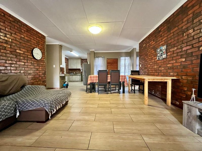 Townhouse For Sale in Ermelo Central - Photo 4