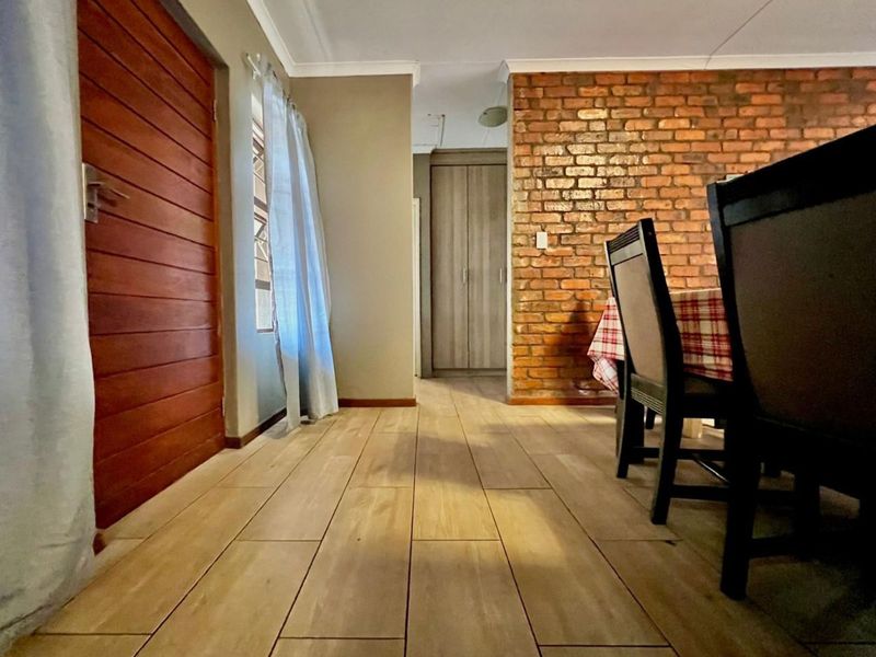 Townhouse For Sale in Ermelo Central - Photo 3