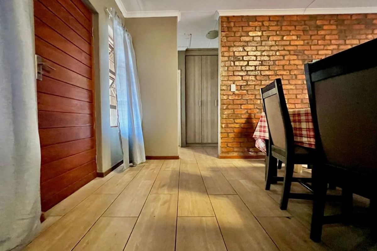 Townhouse For Sale in Ermelo Central - Photo 3