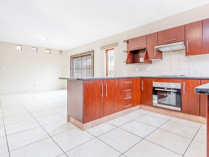 House For Sale in Willowbrook - Photo 4