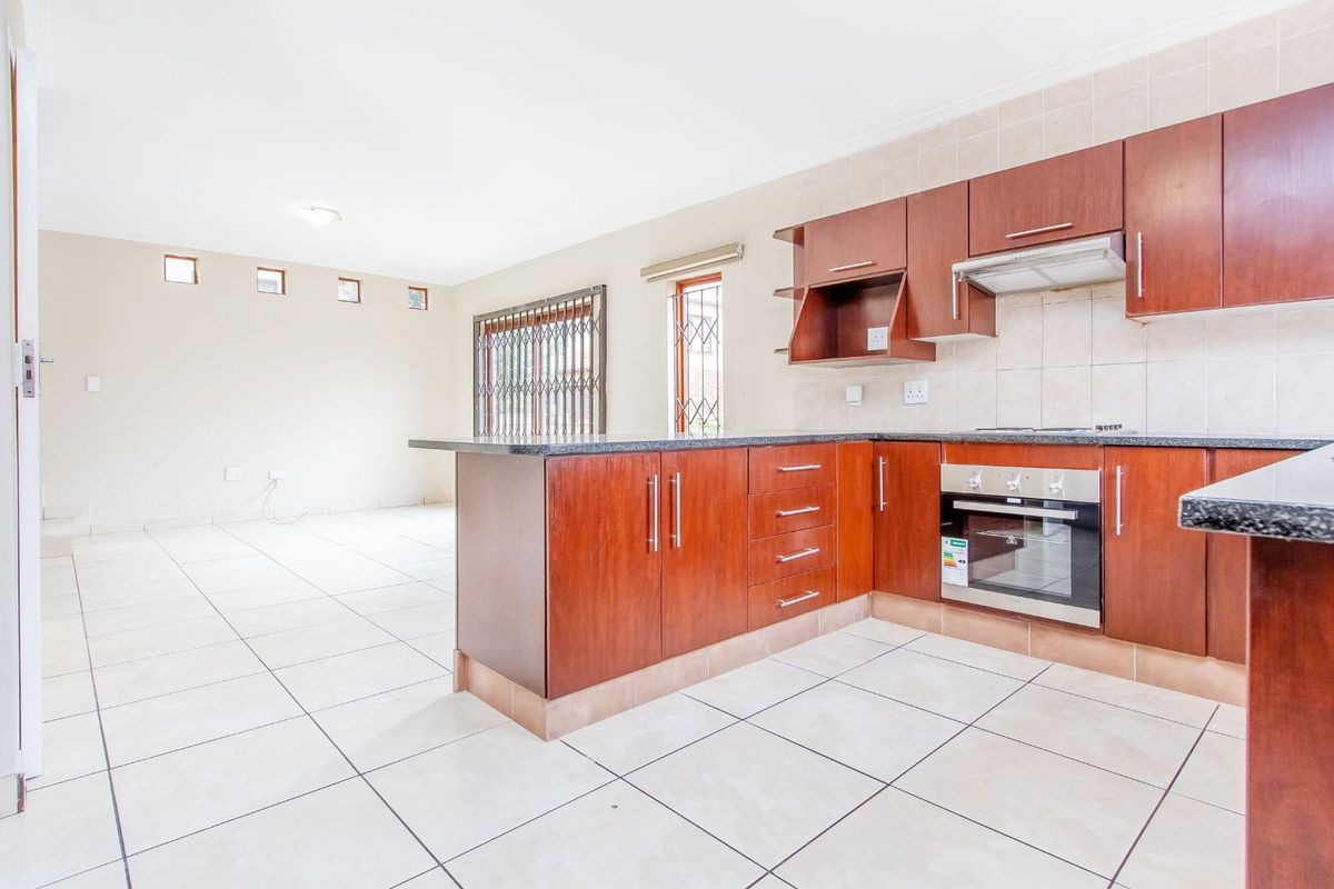 House For Sale in Willowbrook - Photo 4