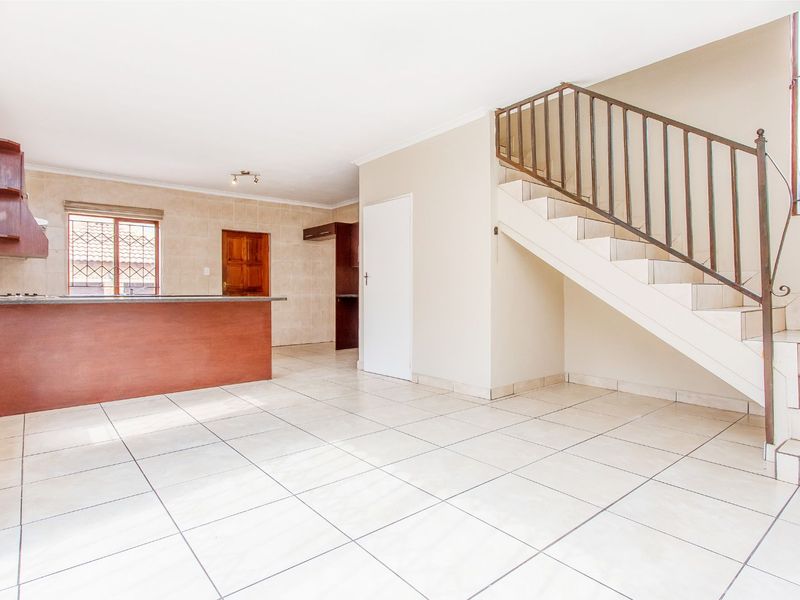 House For Sale in Willowbrook - Photo 9