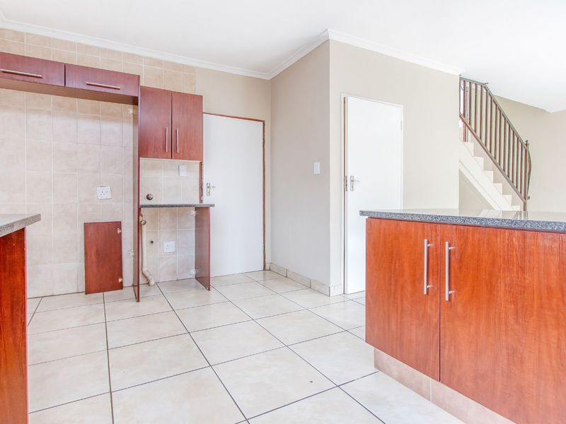 House For Sale in Willowbrook - Photo 7