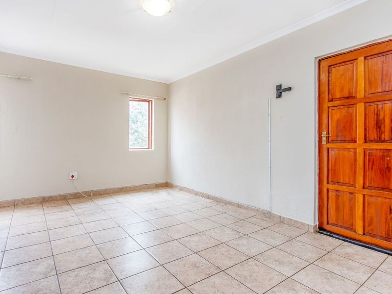 Townhouse For Sale in Willowbrook - Photo 10