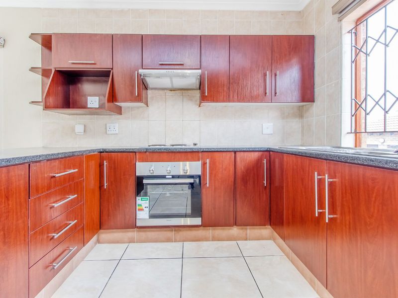 House For Sale in Willowbrook - Photo 6