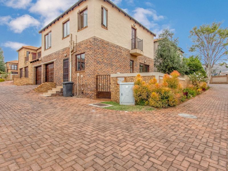 House For Sale in Willowbrook - Photo 2