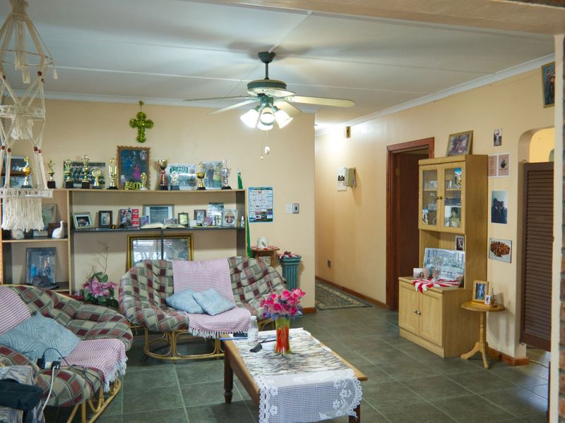 House For Sale in Andersonville - Photo 2