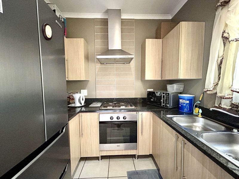 Townhouse For Sale in Mooikloof Ridge - Photo 9