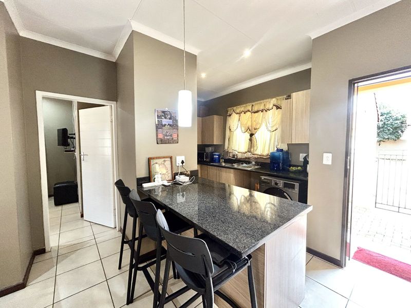Townhouse For Sale in Mooikloof Ridge - Photo 6