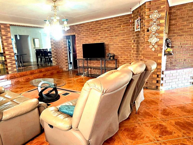 House For Sale in Laudium - Photo 8