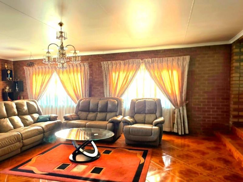 House For Sale in Laudium - Photo 5