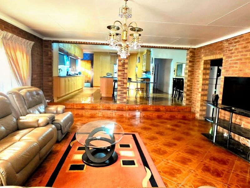 House For Sale in Laudium - Photo 6