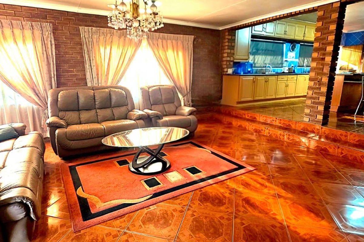 House For Sale in Laudium - Photo 4