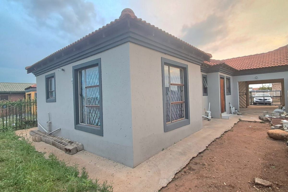 House For Sale in Soshanguve Ext - Photo 5