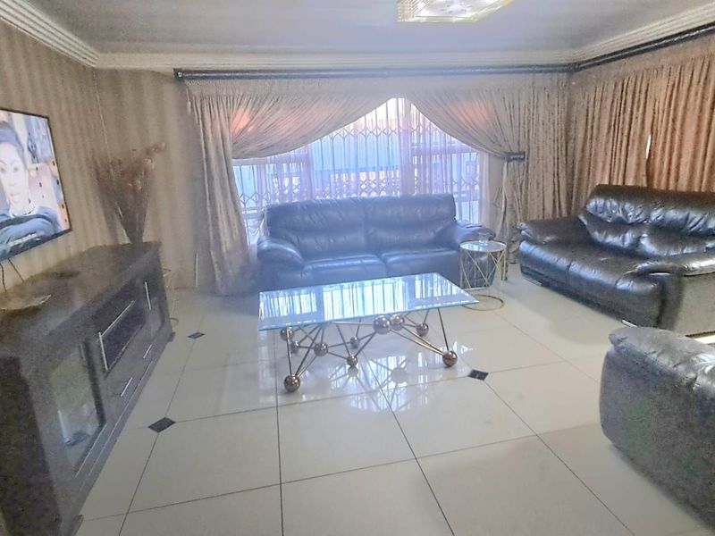 House For Sale in Soshanguve Ext - Photo 6