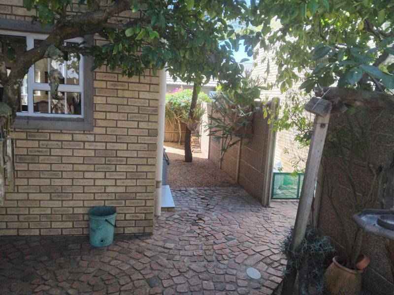 House For Sale in Albertinia Central - Photo 5