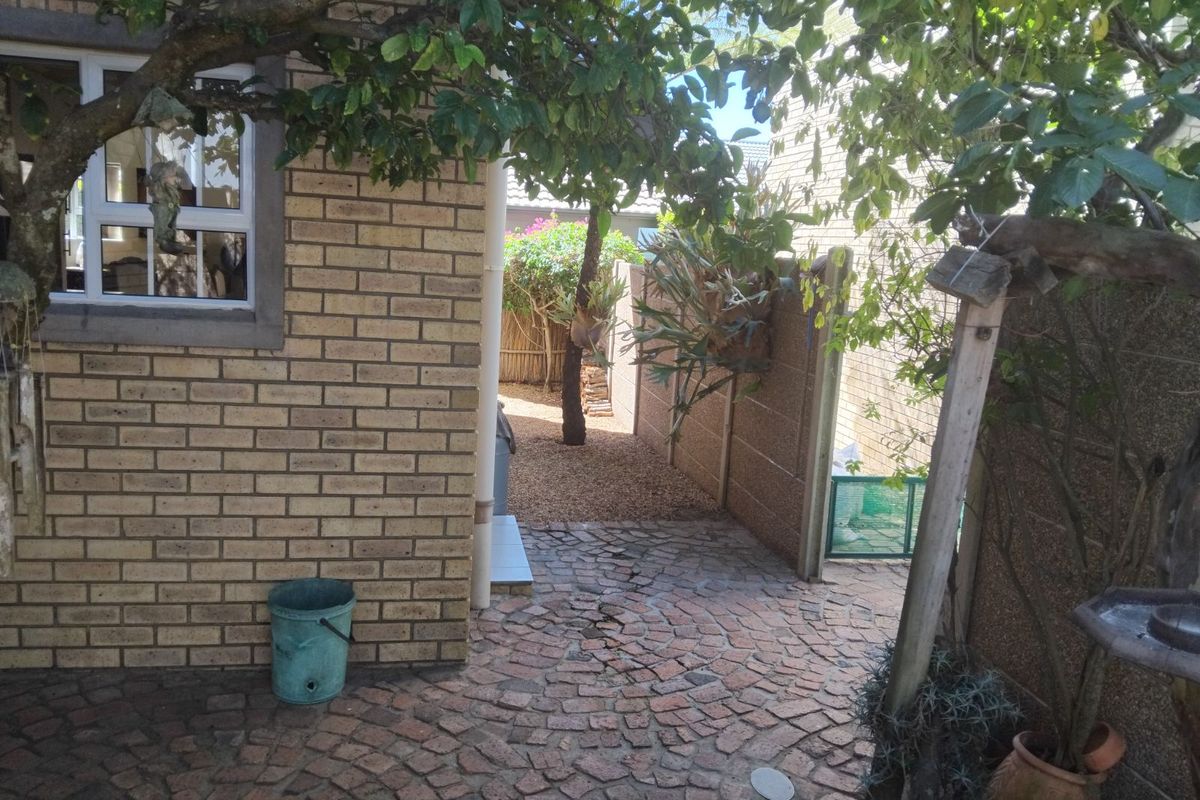 House For Sale in Albertinia Central - Photo 5