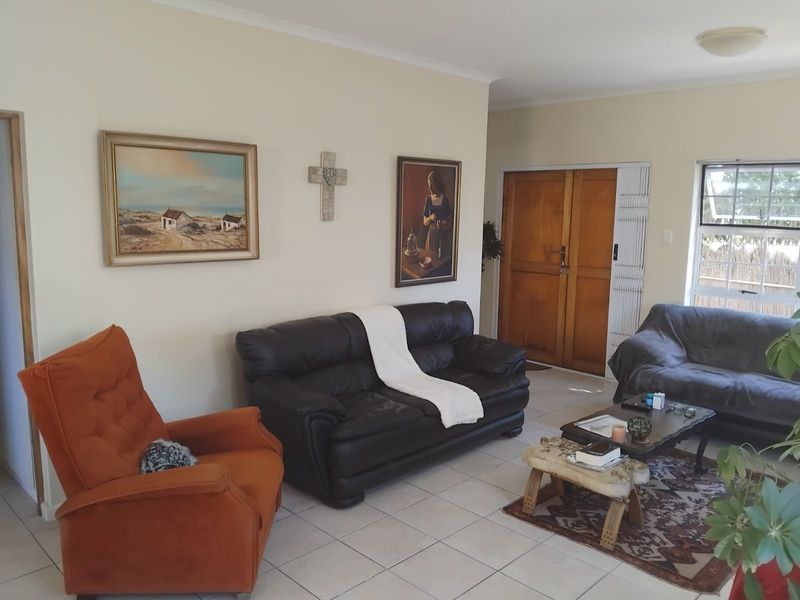 House For Sale in Albertinia Central - Photo 10