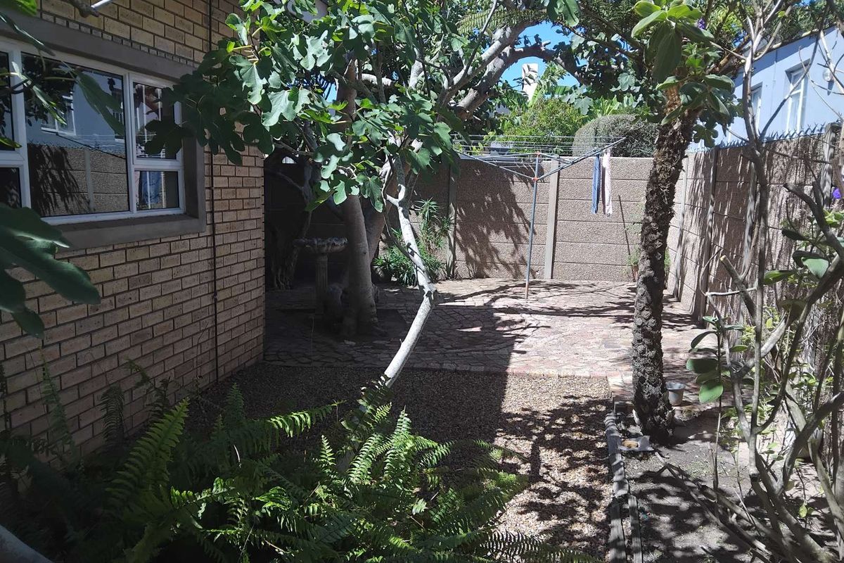 House For Sale in Albertinia Central - Photo 4