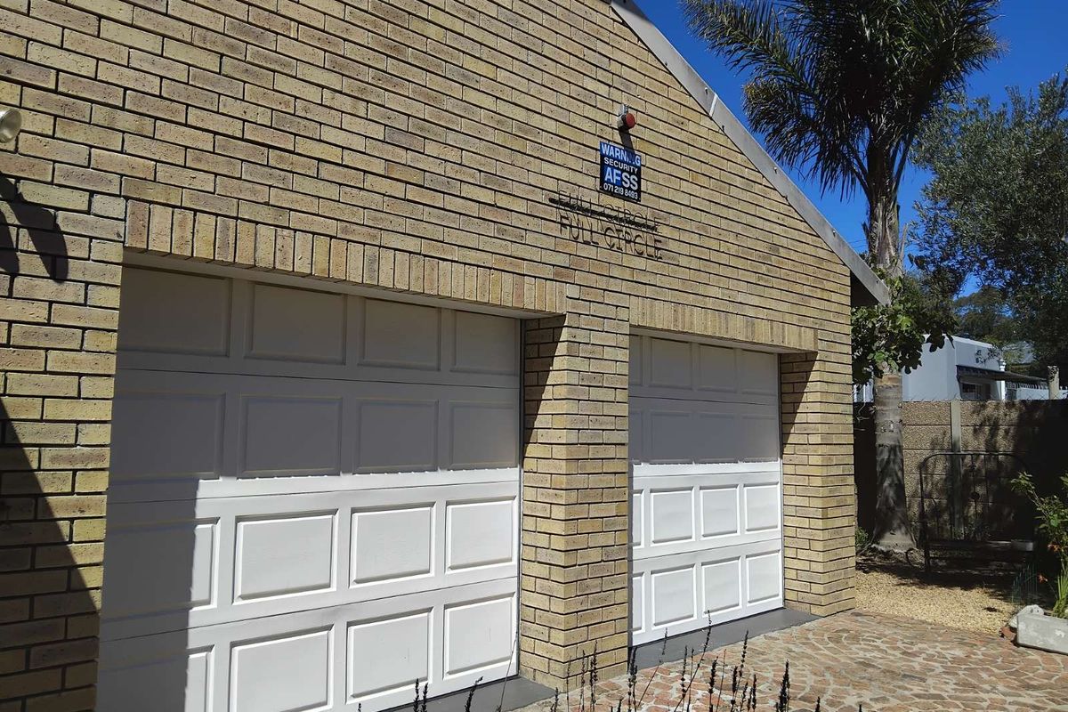 House For Sale in Albertinia Central - Photo 2