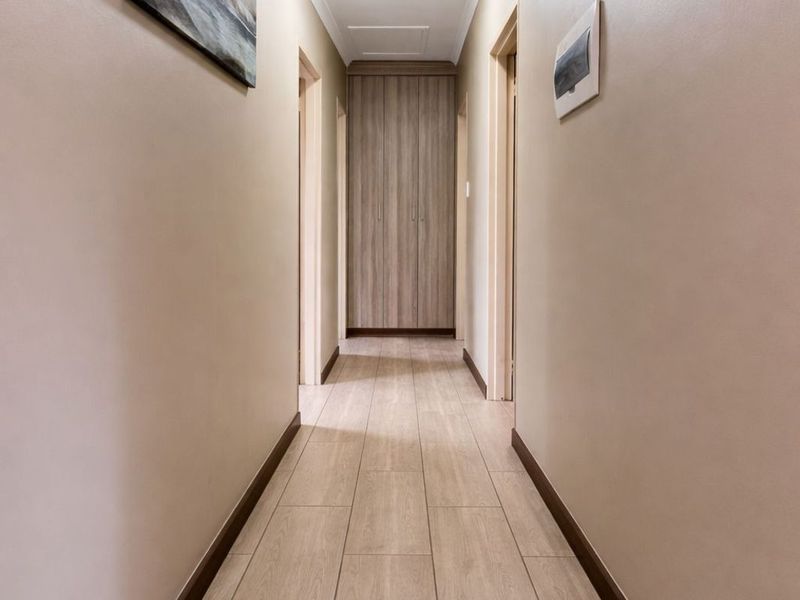 Townhouse For Sale in Ermelo Central - Photo 6