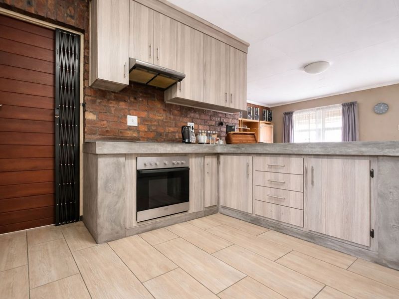 Townhouse For Sale in Ermelo Central - Photo 3