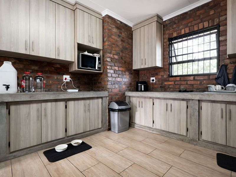 Townhouse For Sale in Ermelo Central - Photo 4