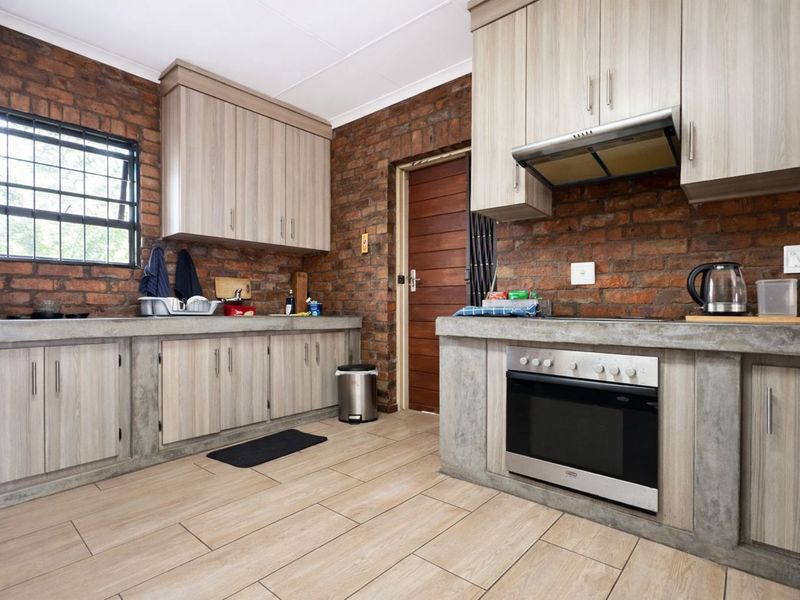 Townhouse For Sale in Ermelo Central - Photo 5