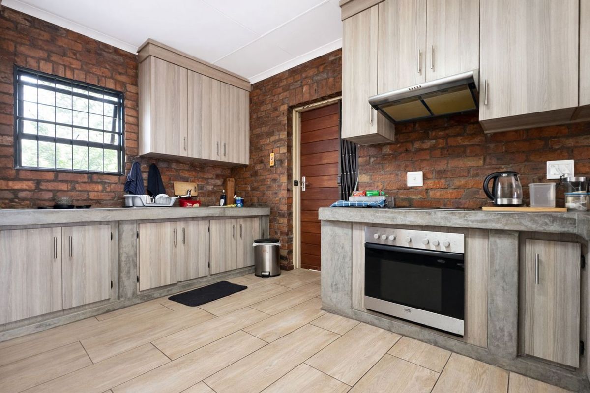 Townhouse For Sale in Ermelo Central - Photo 5