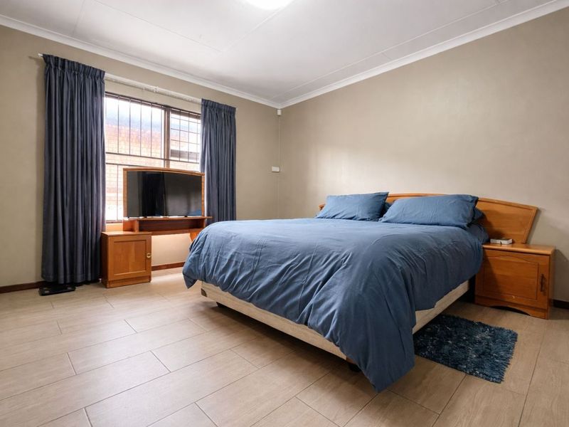 Townhouse For Sale in Ermelo Central - Photo 10