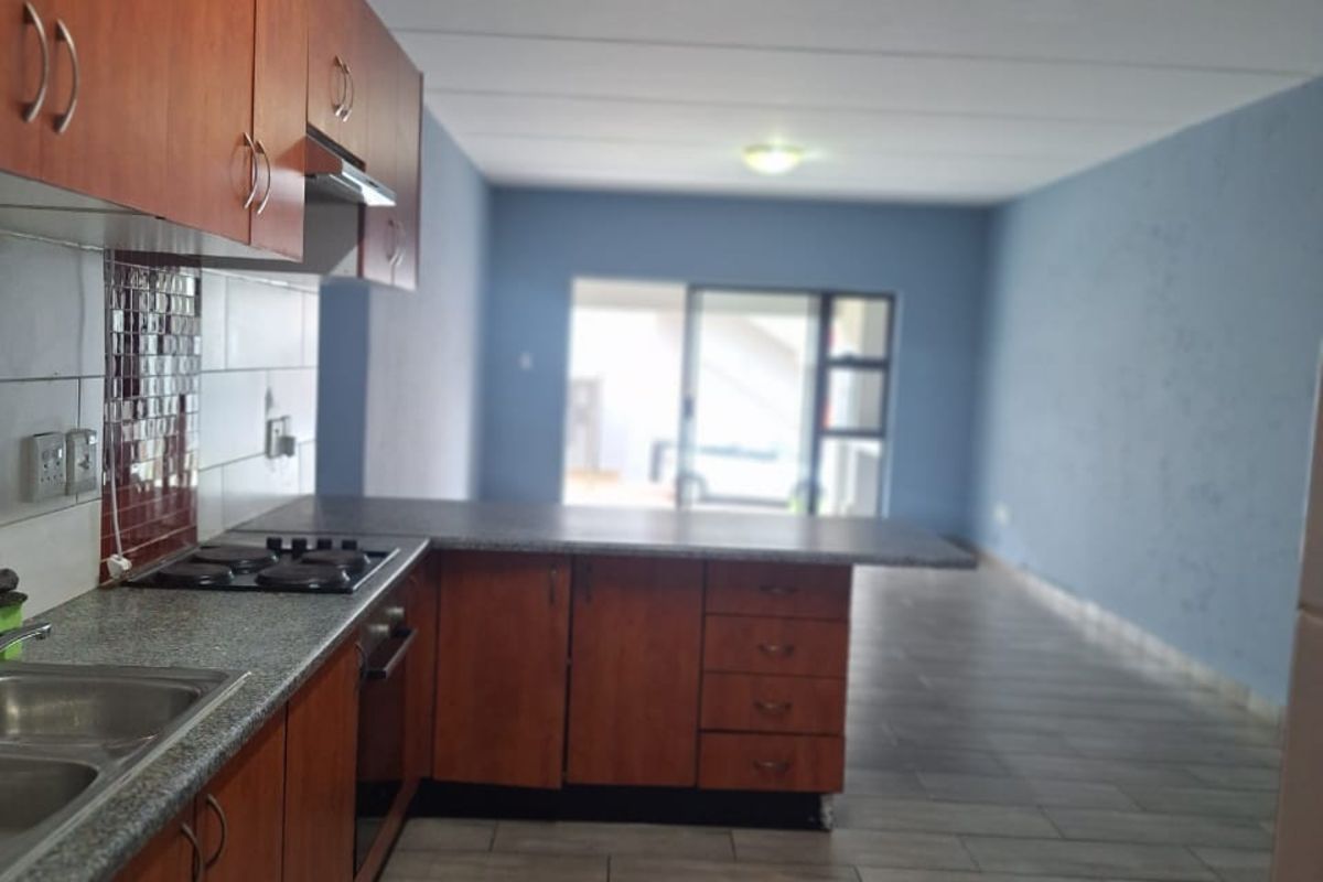 Apartment For Sale in Northgate - Photo 3