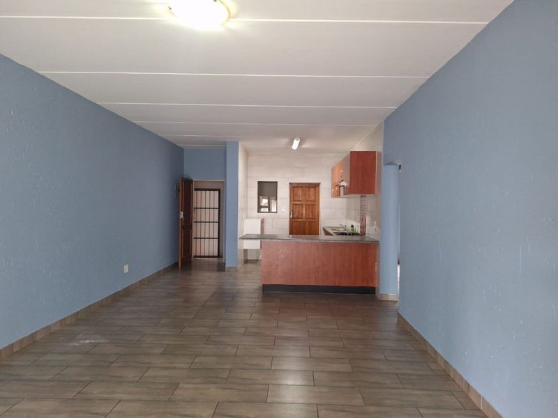 Apartment For Sale in Northgate - Photo 2