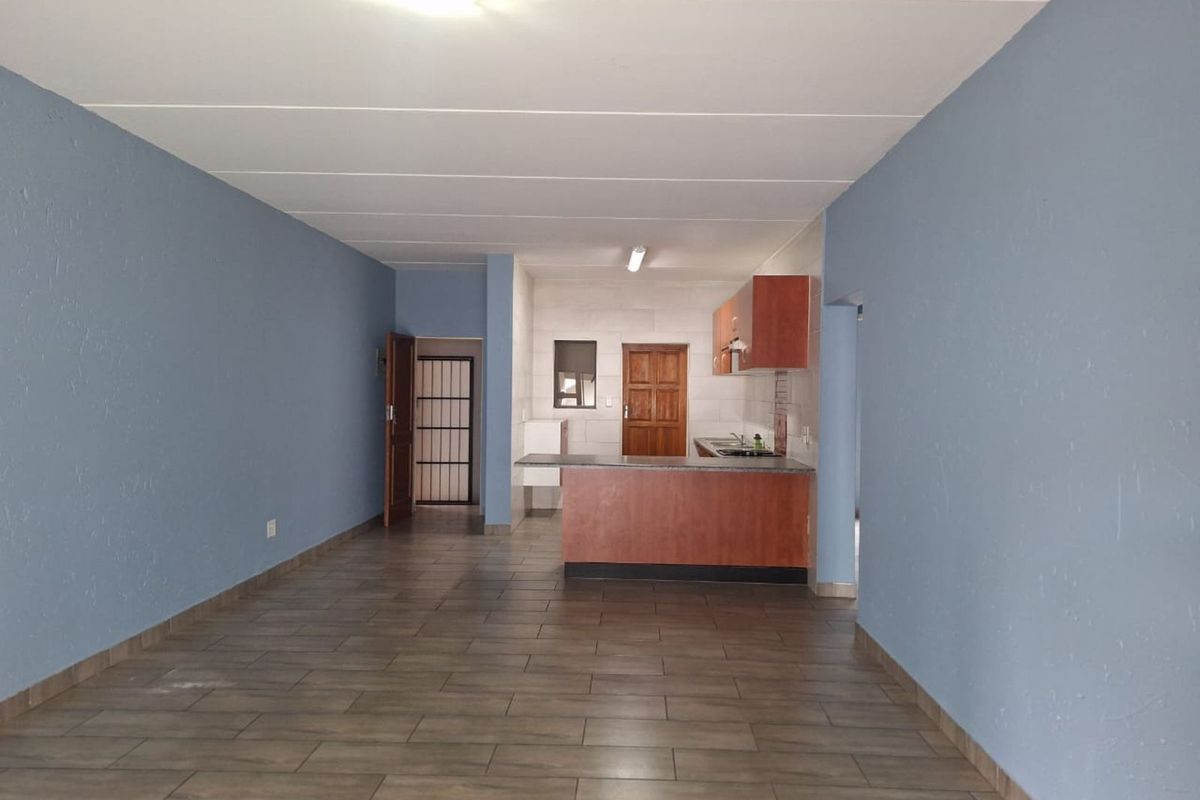 Apartment For Sale in Northgate - Photo 2