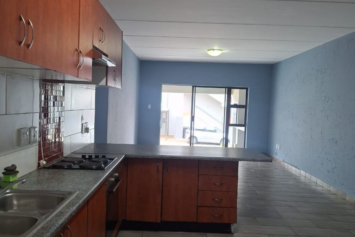 Apartment For Sale in Northgate - Photo 4