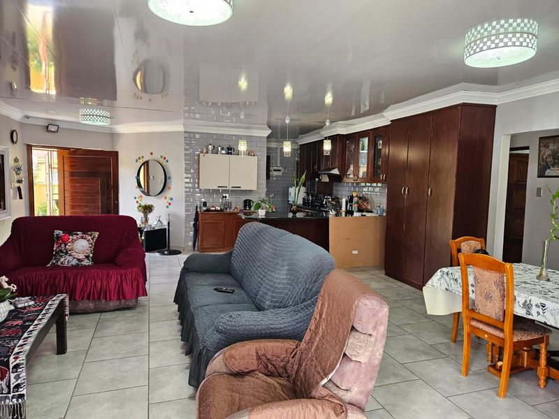 House For Sale in Hillcrest - Photo 7