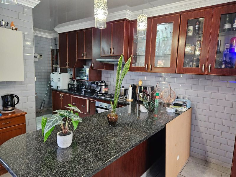 House For Sale in Hillcrest - Photo 5