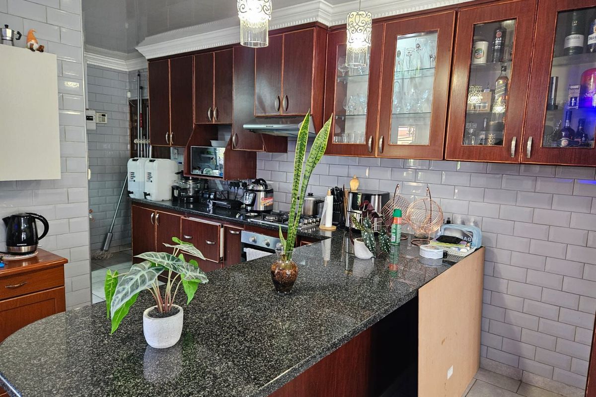 House For Sale in Hillcrest - Photo 5