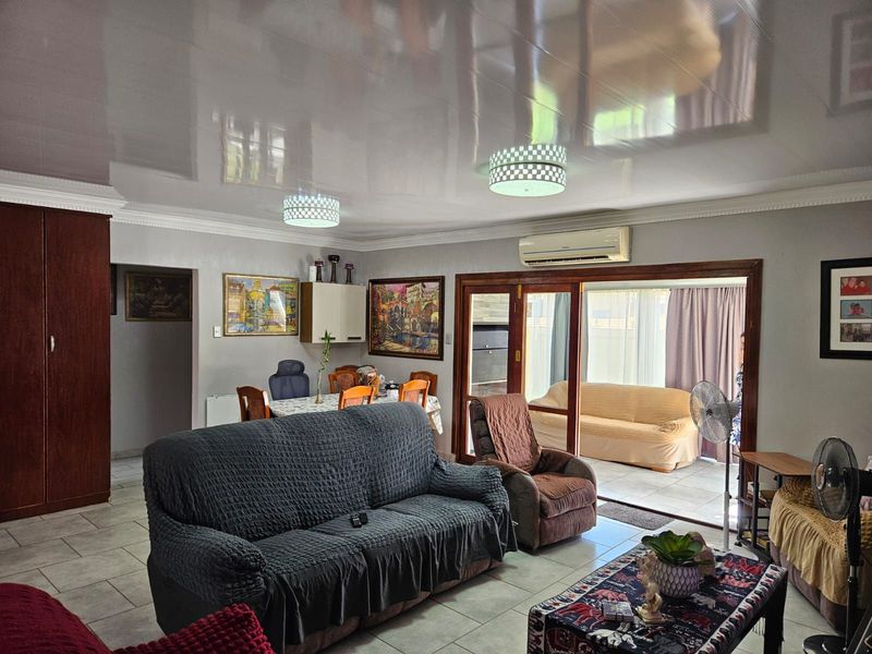 House For Sale in Hillcrest - Photo 10