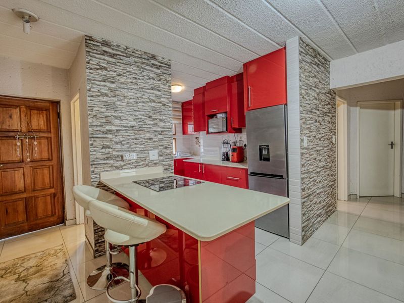 Townhouse For Sale in Helderkruin - Photo 4