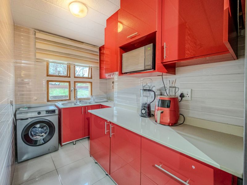 Townhouse For Sale in Helderkruin - Photo 7