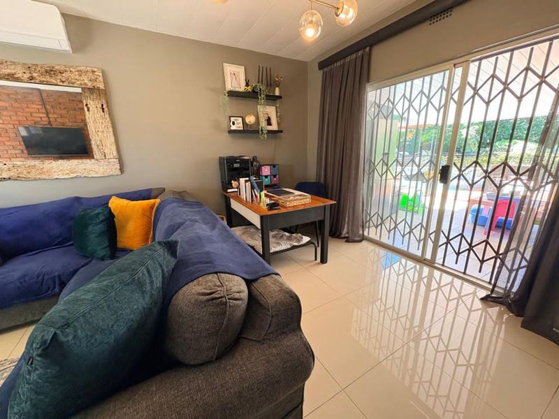 House For Sale in Hillcrest - Photo 8